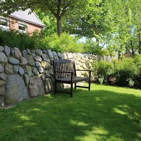 In Mit Garten, Terrasse Und Grill アパート